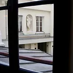 Chic Opera