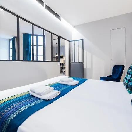 Chic Opera Apartment