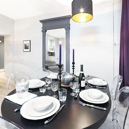 Chic Opera Apartment *