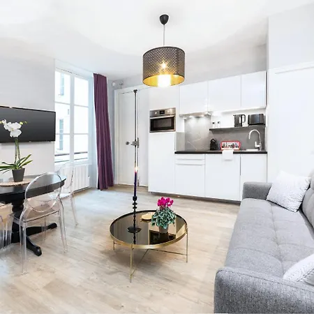Chic Opera Apartment