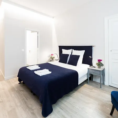 Chic Opera Apartman